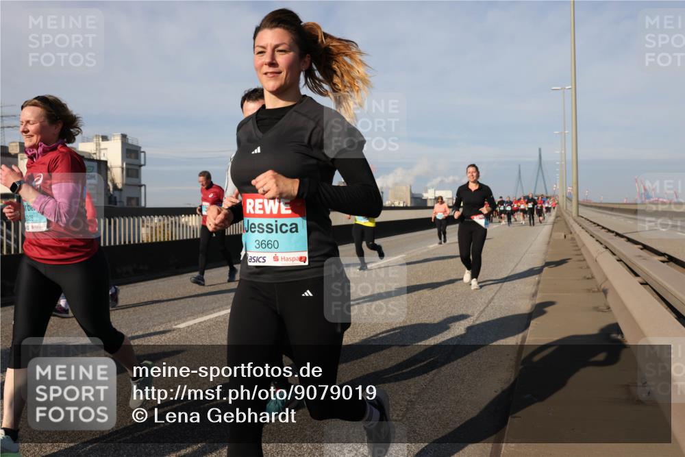 03.10.2025 - Köhlbrandbrückenlauf Lena Gebhardt http://msf.ph/oto/9079019 03.10.2025 10:03:17 Position 2 028, 3660 meine-sportfotos.de