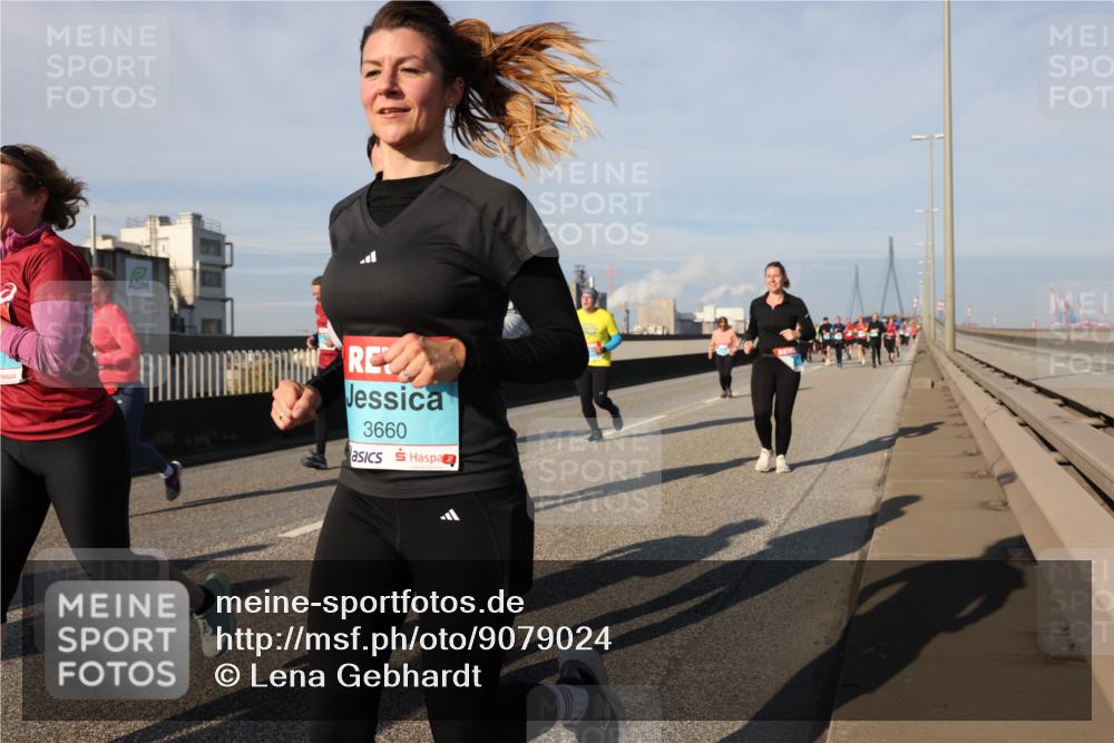 03.10.2025 - Köhlbrandbrückenlauf Lena Gebhardt http://msf.ph/oto/9079024 03.10.2025 10:03:17 Position 2 3660 meine-sportfotos.de