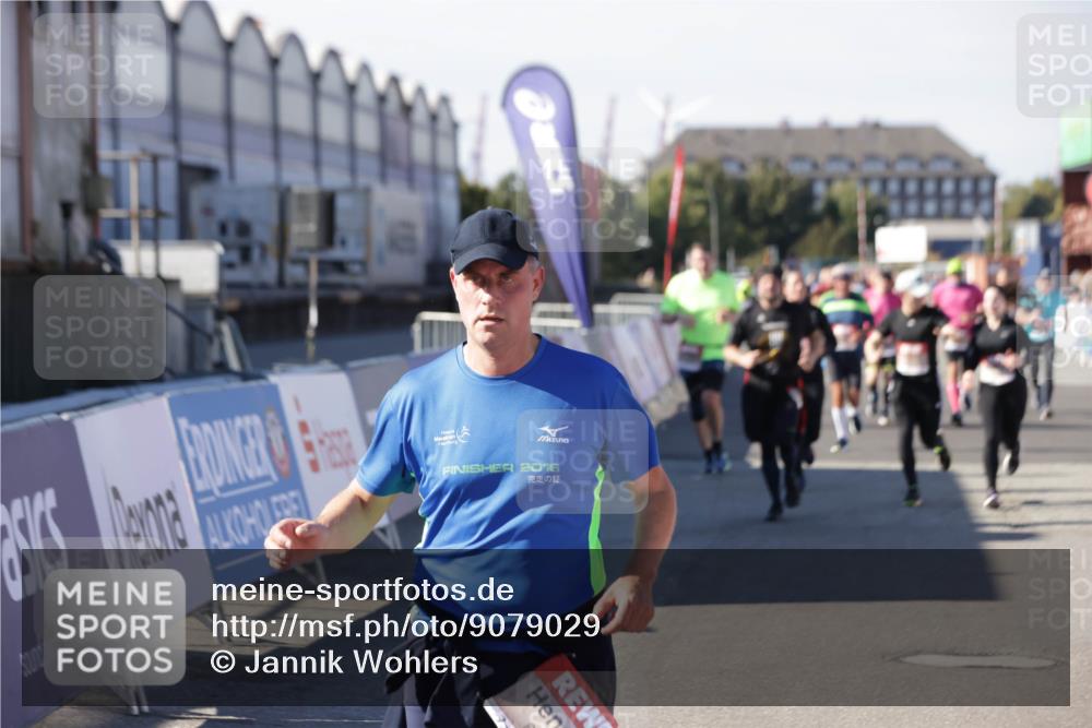 03.10.2025 - Köhlbrandbrückenlauf Jannik Wohlers http://msf.ph/oto/9079029 03.10.2025 13:17:39 Ziel 4012, 4410, 4645, 4746, 4818, 5339, 5906, 5909, 6069, 6331, 6388, 6704, 6710 meine-sportfotos.de