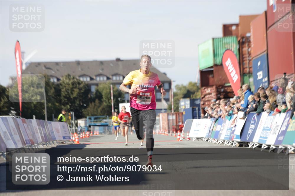 03.10.2025 - Köhlbrandbrückenlauf Jannik Wohlers http://msf.ph/oto/9079034 03.10.2025 12:49:32 Ziel 6482 meine-sportfotos.de