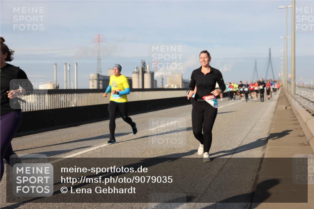 03.10.2025 - Köhlbrandbrückenlauf Lena Gebhardt http://msf.ph/oto/9079035 03.10.2025 10:03:18 Position 2  meine-sportfotos.de