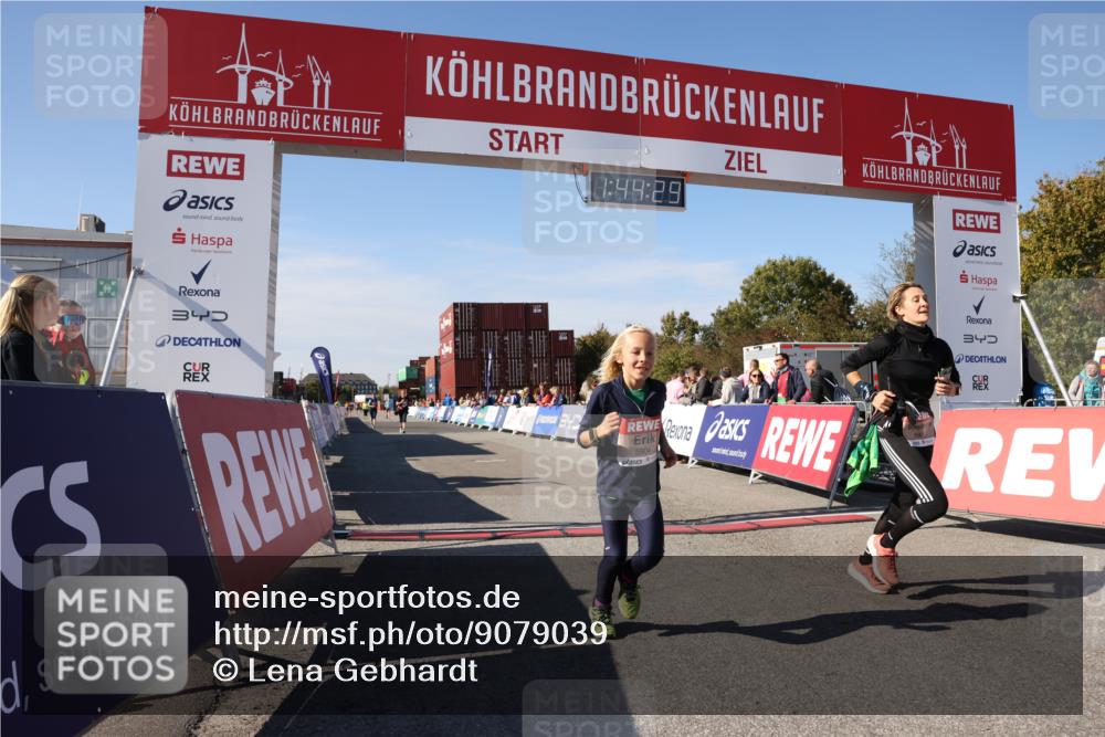 03.10.2025 - Köhlbrandbrückenlauf Lena Gebhardt http://msf.ph/oto/9079039 03.10.2025 13:44:29 Ziel 5904, 5905, 6257, 6258 meine-sportfotos.de