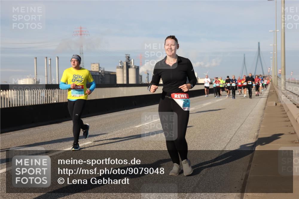03.10.2025 - Köhlbrandbrückenlauf Lena Gebhardt http://msf.ph/oto/9079048 03.10.2025 10:03:18 Position 2 1999, 3279 meine-sportfotos.de