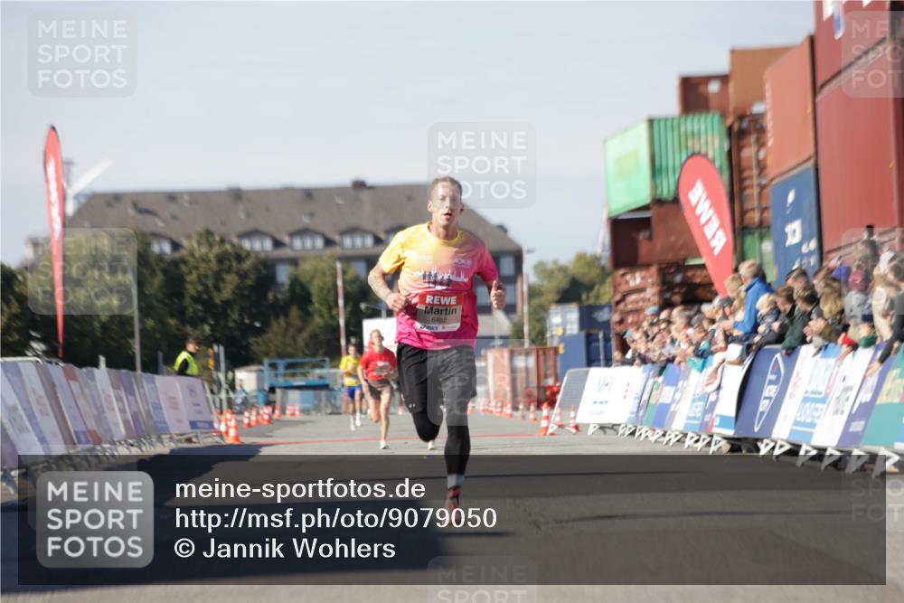 03.10.2025 - Köhlbrandbrückenlauf Jannik Wohlers http://msf.ph/oto/9079050 03.10.2025 12:49:32 Ziel 6482 meine-sportfotos.de