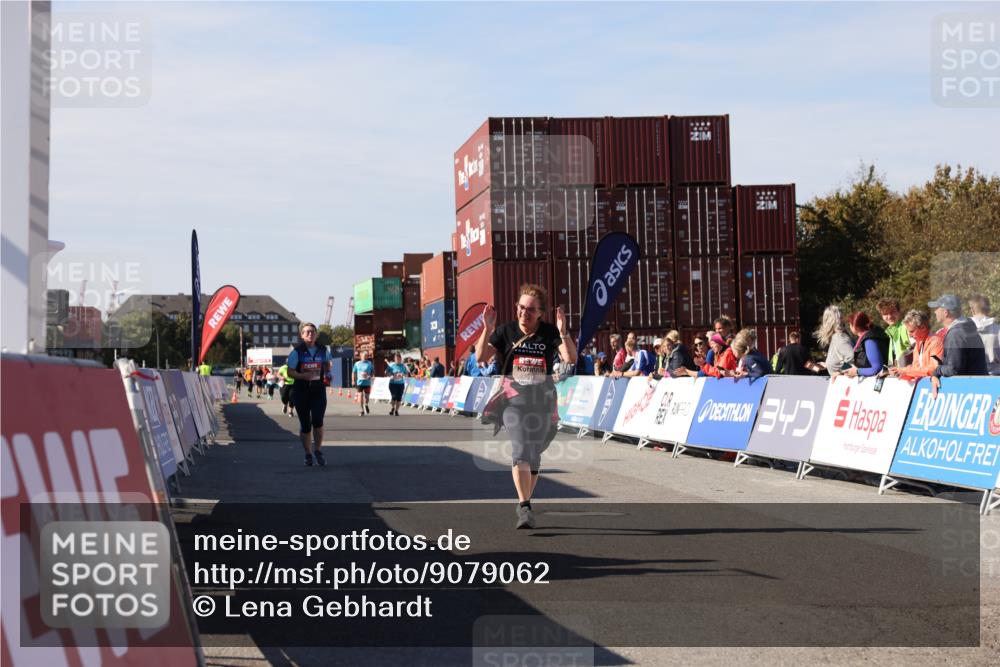 03.10.2025 - Köhlbrandbrückenlauf Lena Gebhardt http://msf.ph/oto/9079062 03.10.2025 13:44:35 Ziel 5696, 5904, 5905, 5919, 6257, 6258 meine-sportfotos.de