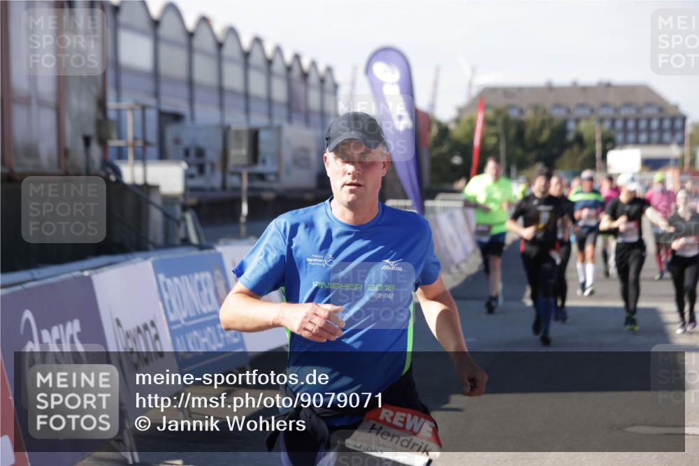 03.10.2025 - Köhlbrandbrückenlauf Jannik Wohlers http://msf.ph/oto/9079071 03.10.2025 13:17:39 Ziel 4012, 4410, 4645, 4746, 4818, 5339, 5906, 5909, 6069, 6331, 6388, 6704, 6710 meine-sportfotos.de