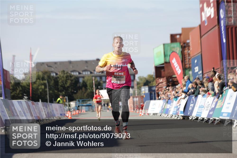 03.10.2025 - Köhlbrandbrückenlauf Jannik Wohlers http://msf.ph/oto/9079073 03.10.2025 12:49:33 Ziel 6482 meine-sportfotos.de