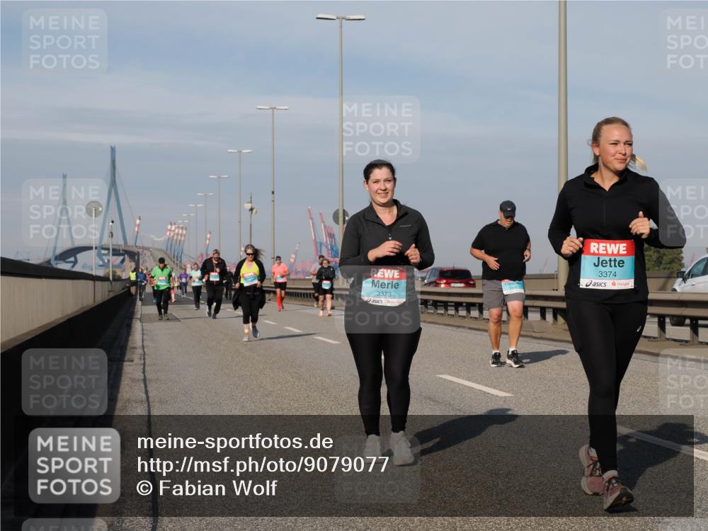 03.10.2025 - Köhlbrandbrückenlauf Fabian Wolf http://msf.ph/oto/9079077 03.10.2025 10:16:58 Position 3 3373, 3374 meine-sportfotos.de