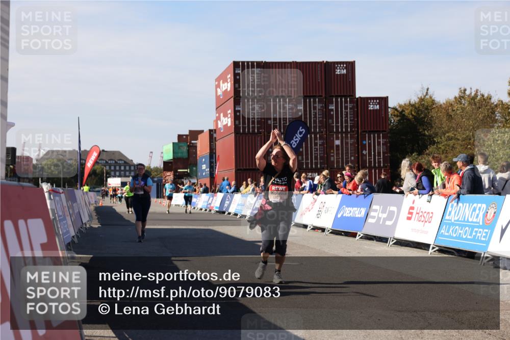 03.10.2025 - Köhlbrandbrückenlauf Lena Gebhardt http://msf.ph/oto/9079083 03.10.2025 13:44:36 Ziel 5696, 5904, 5905, 5919, 6257 meine-sportfotos.de
