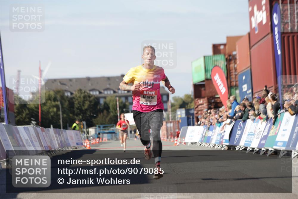 03.10.2025 - Köhlbrandbrückenlauf Jannik Wohlers http://msf.ph/oto/9079085 03.10.2025 12:49:33 Ziel 6482 meine-sportfotos.de
