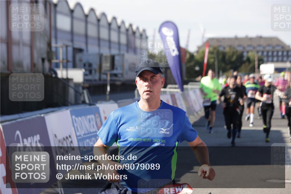 03.10.2025 - Köhlbrandbrückenlauf Jannik Wohlers http://msf.ph/oto/9079089 03.10.2025 13:17:39 Ziel 4012, 4410, 4645, 4746, 4818, 5339, 5906, 5909, 6069, 6331, 6388, 6704, 6710 meine-sportfotos.de