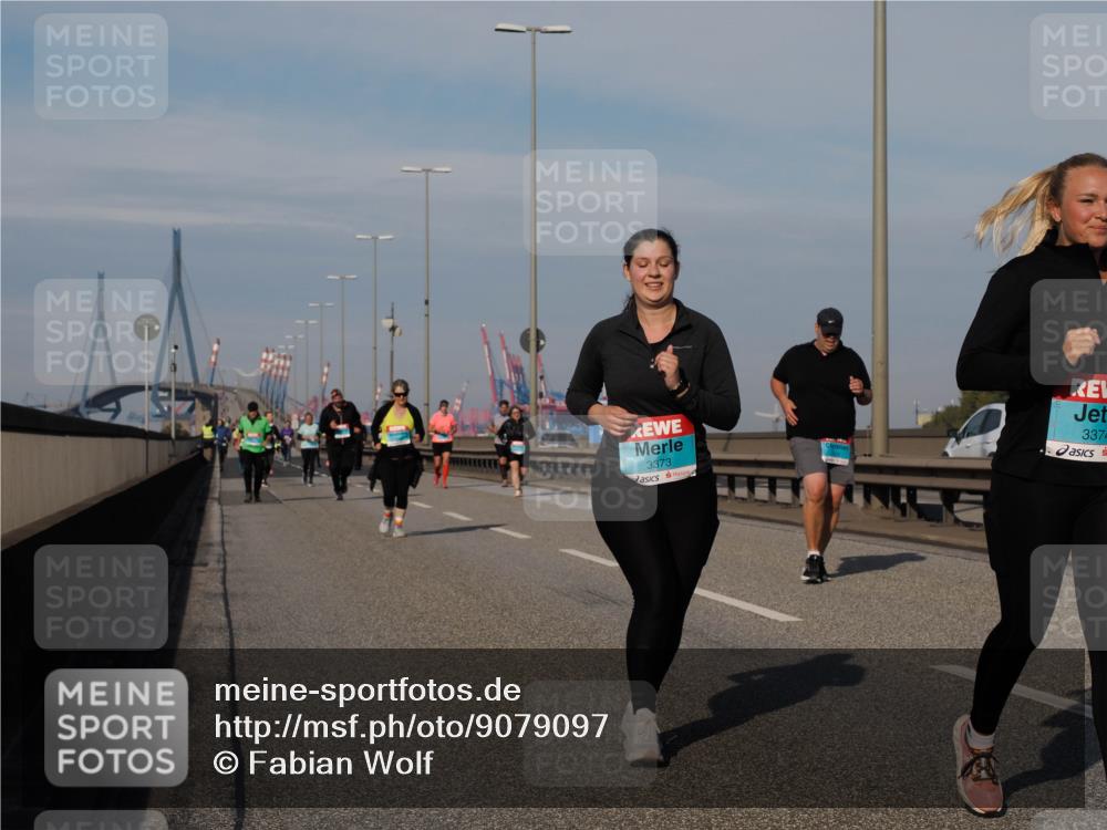 03.10.2025 - Köhlbrandbrückenlauf Fabian Wolf http://msf.ph/oto/9079097 03.10.2025 10:16:59 Position 3 3373, 3374 meine-sportfotos.de