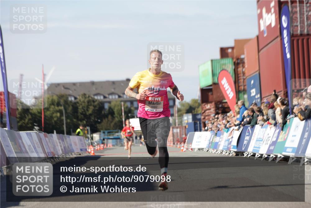 03.10.2025 - Köhlbrandbrückenlauf Jannik Wohlers http://msf.ph/oto/9079098 03.10.2025 12:49:33 Ziel 6482 meine-sportfotos.de