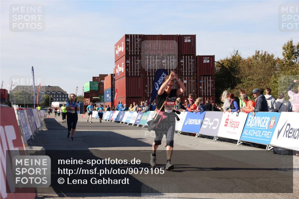 03.10.2025 - Köhlbrandbrückenlauf Lena Gebhardt http://msf.ph/oto/9079105 03.10.2025 13:44:36 Ziel 5696, 5904, 5905, 5919, 6257 meine-sportfotos.de
