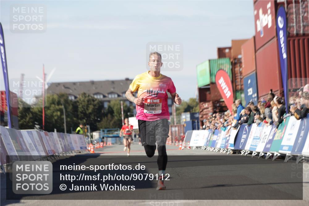 03.10.2025 - Köhlbrandbrückenlauf Jannik Wohlers http://msf.ph/oto/9079112 03.10.2025 12:49:33 Ziel 6482 meine-sportfotos.de