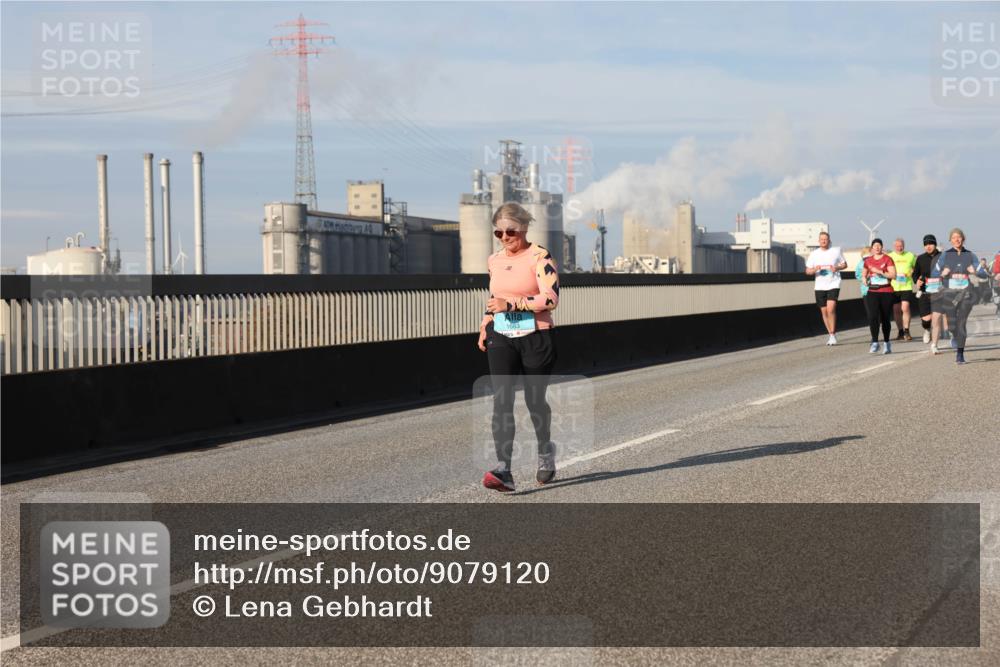 03.10.2025 - Köhlbrandbrückenlauf Lena Gebhardt http://msf.ph/oto/9079120 03.10.2025 10:03:20 Position 2  meine-sportfotos.de