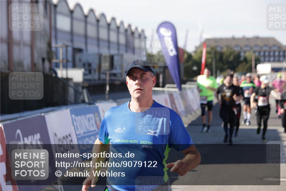 03.10.2025 - Köhlbrandbrückenlauf Jannik Wohlers http://msf.ph/oto/9079122 03.10.2025 13:17:39 Ziel 4012, 4410, 4645, 4746, 4818, 5339, 5906, 5909, 6069, 6331, 6388, 6704, 6710 meine-sportfotos.de