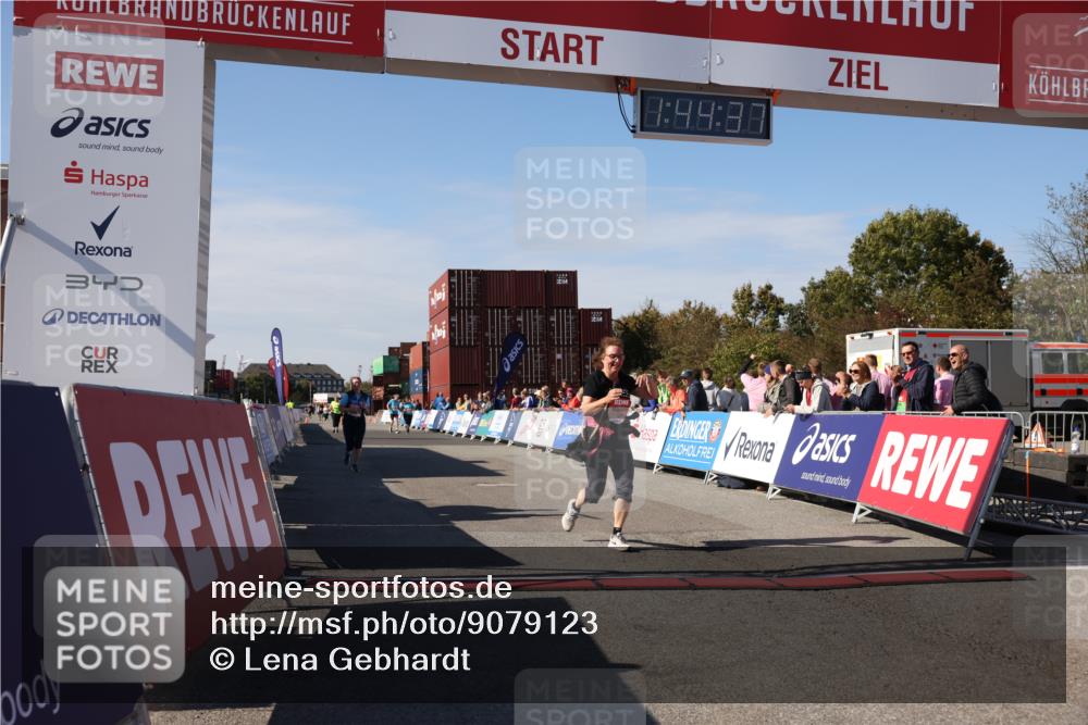 03.10.2025 - Köhlbrandbrückenlauf Lena Gebhardt http://msf.ph/oto/9079123 03.10.2025 13:44:37 Ziel 5696, 5904, 5905, 5919 meine-sportfotos.de