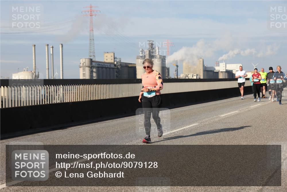 03.10.2025 - Köhlbrandbrückenlauf Lena Gebhardt http://msf.ph/oto/9079128 03.10.2025 10:03:20 Position 2  meine-sportfotos.de
