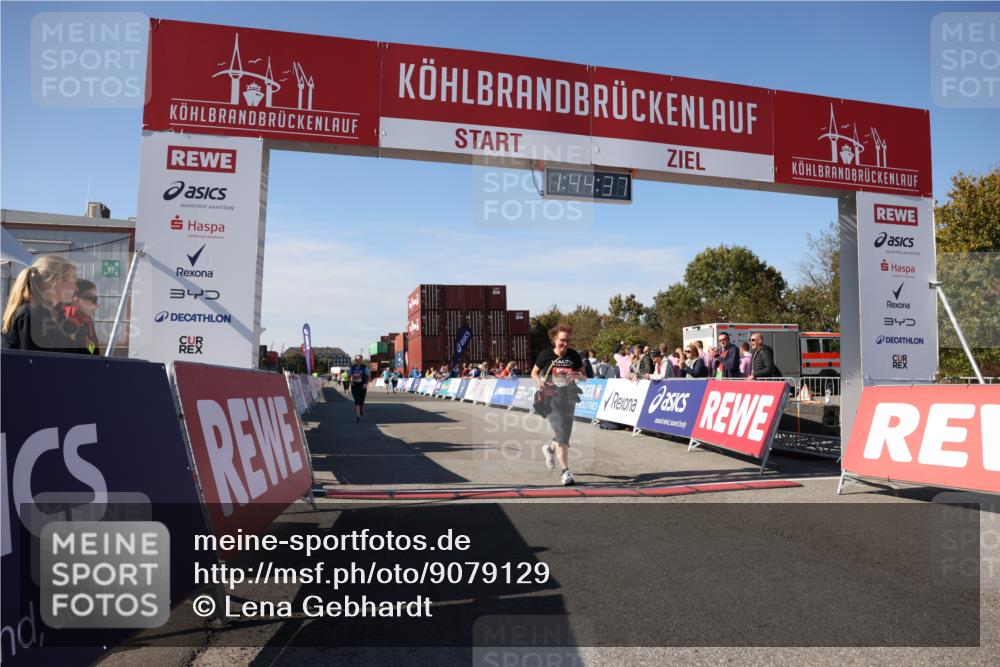 03.10.2025 - Köhlbrandbrückenlauf Lena Gebhardt http://msf.ph/oto/9079129 03.10.2025 13:44:37 Ziel 5696, 5904, 5905, 5919 meine-sportfotos.de