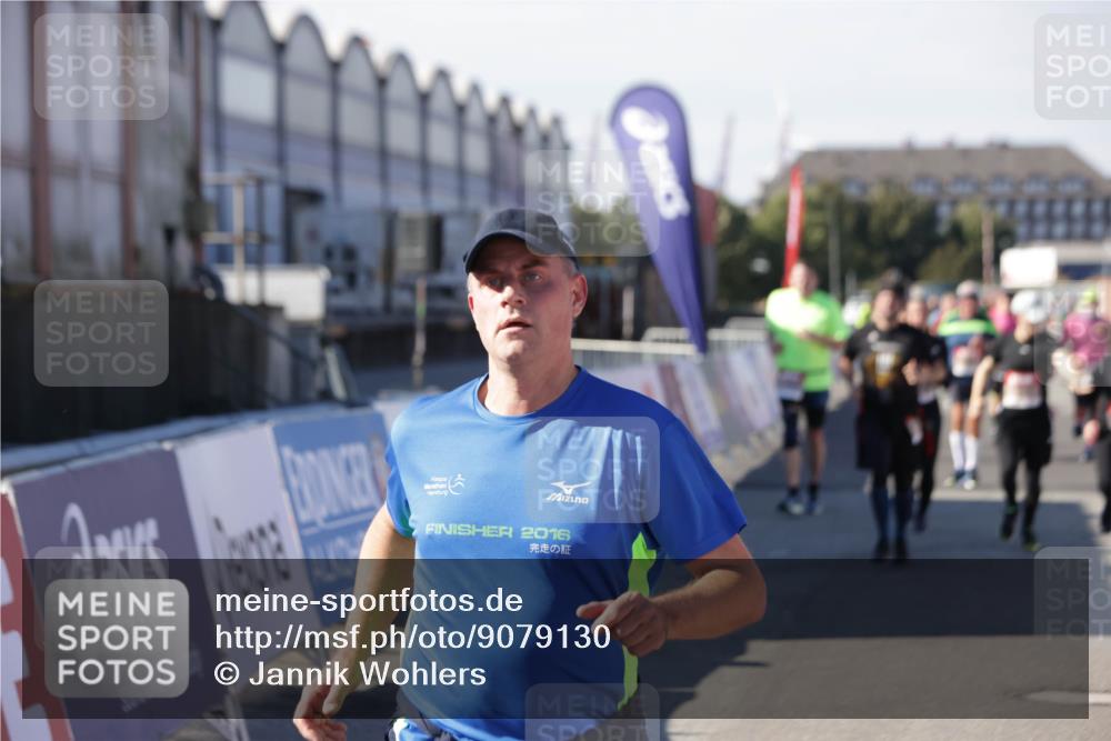 03.10.2025 - Köhlbrandbrückenlauf Jannik Wohlers http://msf.ph/oto/9079130 03.10.2025 13:17:39 Ziel 4012, 4410, 4645, 4746, 4818, 5339, 5906, 5909, 6069, 6331, 6388, 6704, 6710 meine-sportfotos.de
