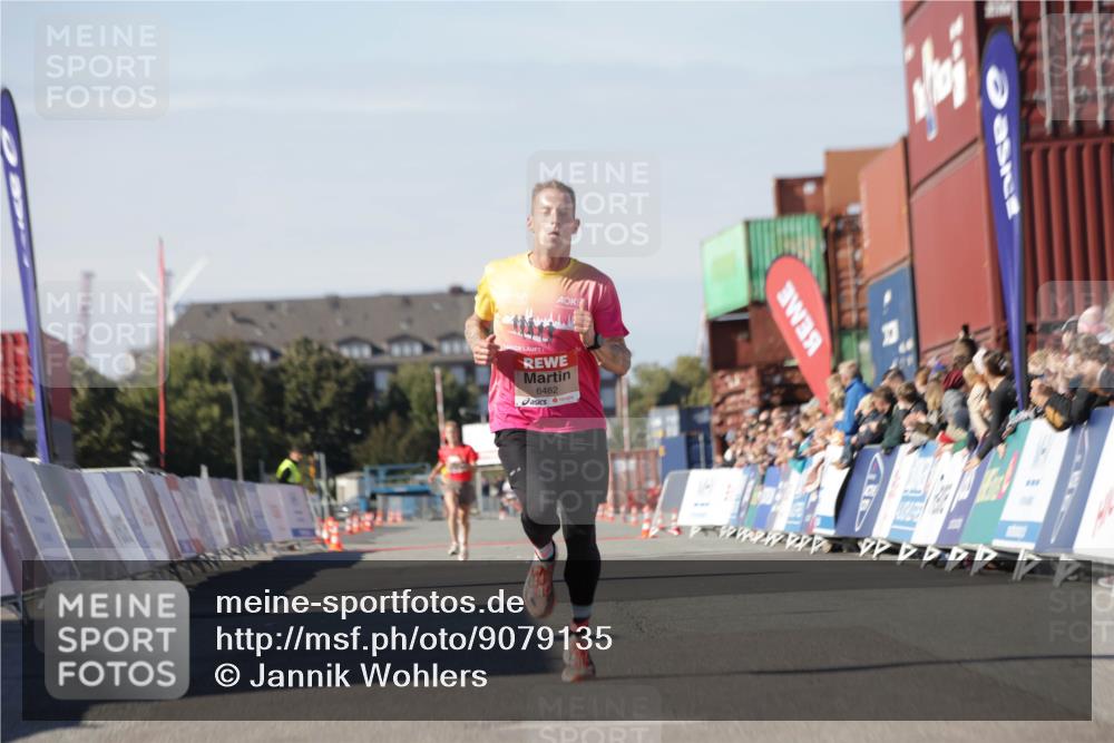 03.10.2025 - Köhlbrandbrückenlauf Jannik Wohlers http://msf.ph/oto/9079135 03.10.2025 12:49:33 Ziel 6482 meine-sportfotos.de