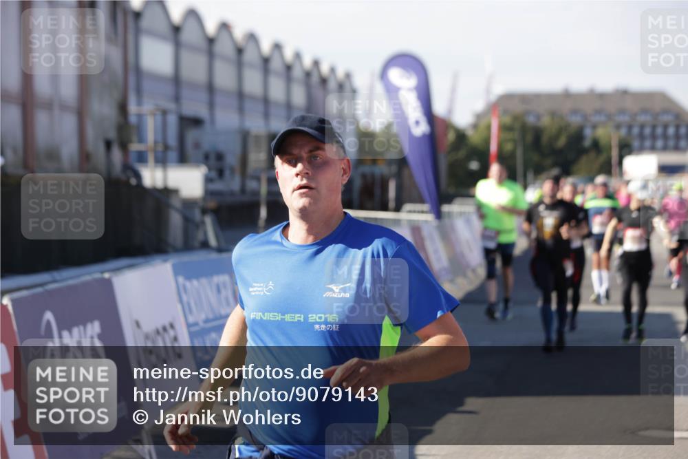03.10.2025 - Köhlbrandbrückenlauf Jannik Wohlers http://msf.ph/oto/9079143 03.10.2025 13:17:39 Ziel 4012, 4410, 4645, 4746, 4818, 5339, 5906, 5909, 6069, 6331, 6388, 6704, 6710 meine-sportfotos.de