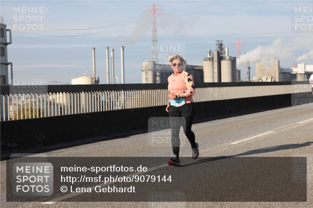 03.10.2025 - Köhlbrandbrückenlauf Lena Gebhardt http://msf.ph/oto/9079144 03.10.2025 10:03:21 Position 2 1683 meine-sportfotos.de