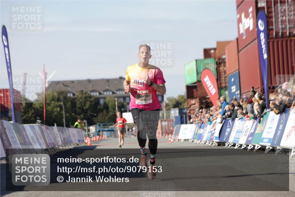 03.10.2025 - Köhlbrandbrückenlauf Jannik Wohlers http://msf.ph/oto/9079153 03.10.2025 12:49:33 Ziel 6482 meine-sportfotos.de