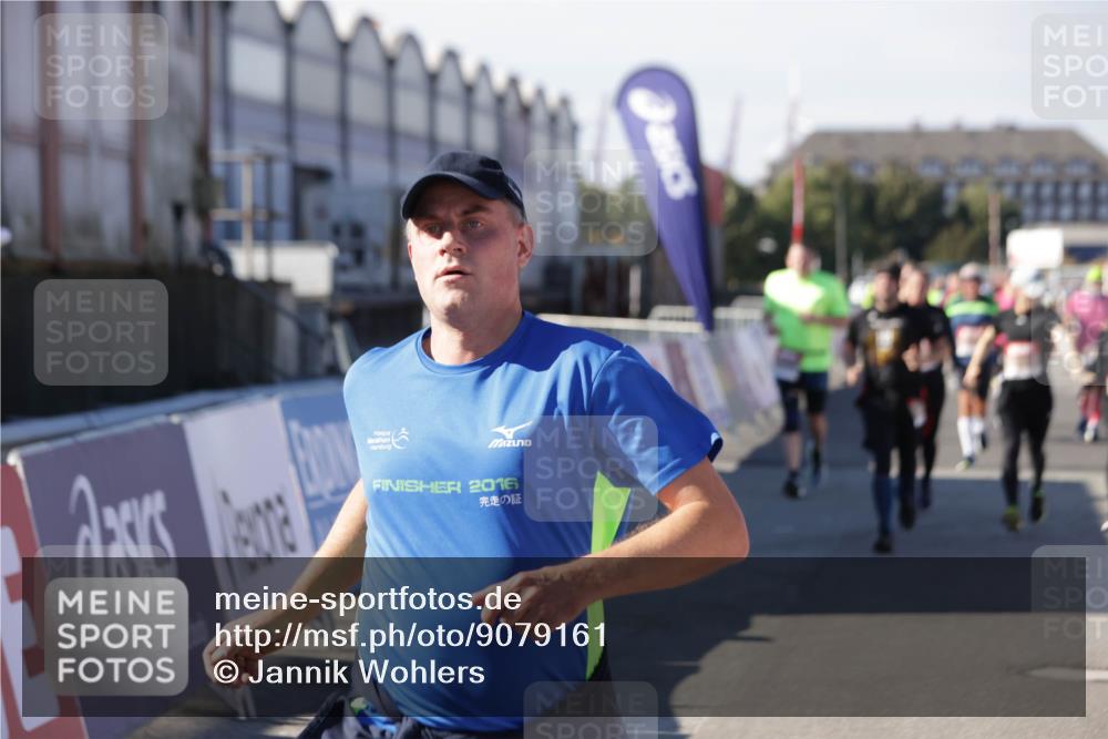 03.10.2025 - Köhlbrandbrückenlauf Jannik Wohlers http://msf.ph/oto/9079161 03.10.2025 13:17:39 Ziel 4012, 4410, 4645, 4746, 4818, 5339, 5906, 5909, 6069, 6331, 6388, 6704, 6710 meine-sportfotos.de