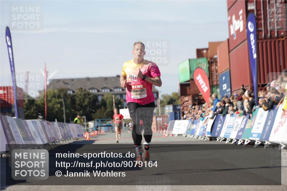 03.10.2025 - Köhlbrandbrückenlauf Jannik Wohlers http://msf.ph/oto/9079164 03.10.2025 12:49:33 Ziel 6482 meine-sportfotos.de