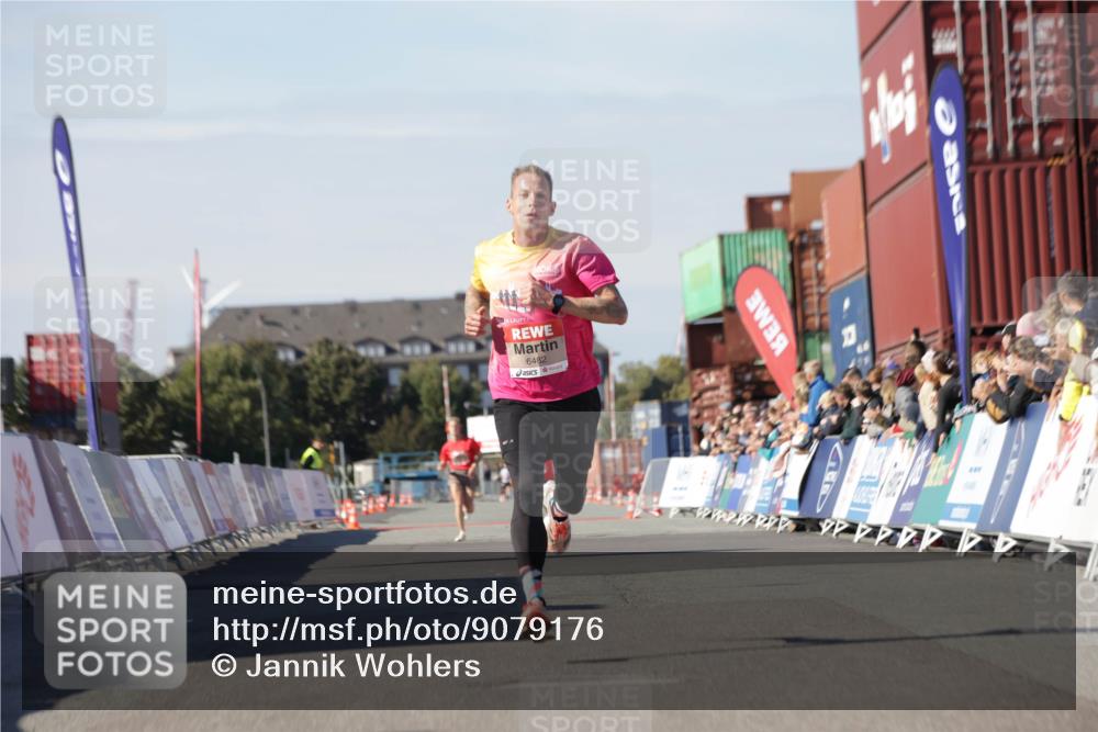 03.10.2025 - Köhlbrandbrückenlauf Jannik Wohlers http://msf.ph/oto/9079176 03.10.2025 12:49:33 Ziel 6482 meine-sportfotos.de
