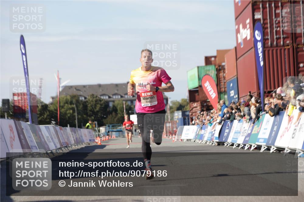 03.10.2025 - Köhlbrandbrückenlauf Jannik Wohlers http://msf.ph/oto/9079186 03.10.2025 12:49:34 Ziel 6482 meine-sportfotos.de