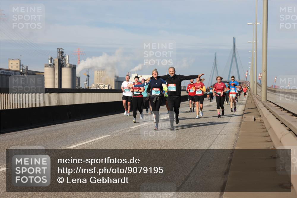 03.10.2025 - Köhlbrandbrückenlauf Lena Gebhardt http://msf.ph/oto/9079195 03.10.2025 10:03:23 Position 2  meine-sportfotos.de