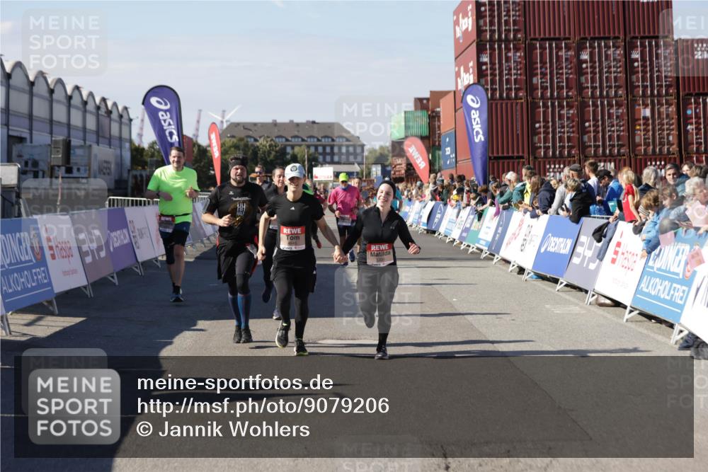 03.10.2025 - Köhlbrandbrückenlauf Jannik Wohlers http://msf.ph/oto/9079206 03.10.2025 13:17:42 Ziel 4012, 4410, 4645, 4679, 4746, 5168, 5339, 5685, 5731, 5732, 5906, 5909, 5917, 6331, 6388, 6485, 6704, 6710 meine-sportfotos.de