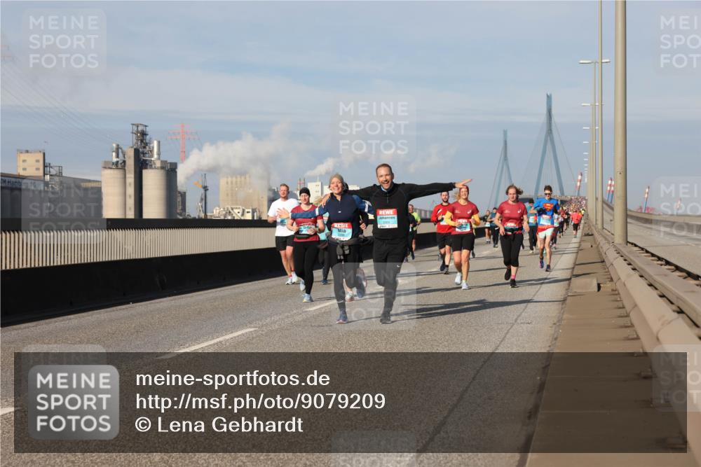 03.10.2025 - Köhlbrandbrückenlauf Lena Gebhardt http://msf.ph/oto/9079209 03.10.2025 10:03:23 Position 2 2298, 2300 meine-sportfotos.de