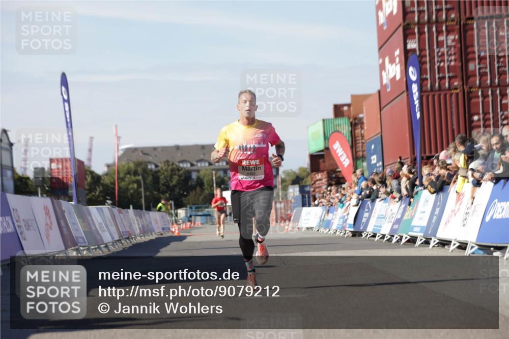 03.10.2025 - Köhlbrandbrückenlauf Jannik Wohlers http://msf.ph/oto/9079212 03.10.2025 12:49:34 Ziel 6482 meine-sportfotos.de