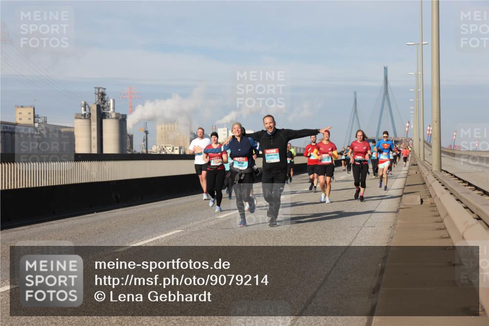 03.10.2025 - Köhlbrandbrückenlauf Lena Gebhardt http://msf.ph/oto/9079214 03.10.2025 10:03:23 Position 2  meine-sportfotos.de