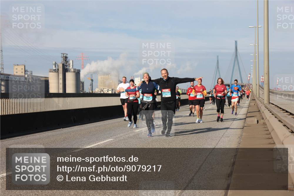 03.10.2025 - Köhlbrandbrückenlauf Lena Gebhardt http://msf.ph/oto/9079217 03.10.2025 10:03:23 Position 2 2298 meine-sportfotos.de