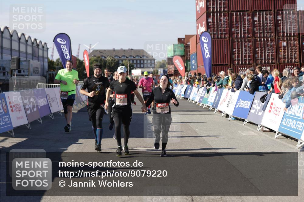 03.10.2025 - Köhlbrandbrückenlauf Jannik Wohlers http://msf.ph/oto/9079220 03.10.2025 13:17:42 Ziel 4012, 4410, 4645, 4679, 4746, 5168, 5339, 5685, 5731, 5732, 5906, 5909, 5917, 6331, 6388, 6485, 6704, 6710 meine-sportfotos.de
