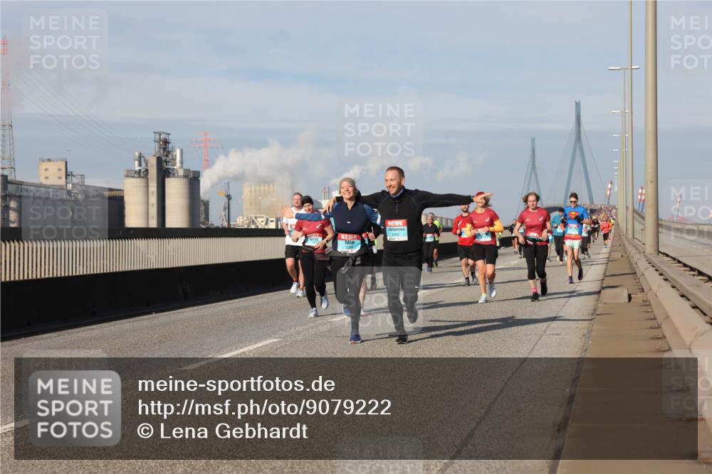 03.10.2025 - Köhlbrandbrückenlauf Lena Gebhardt http://msf.ph/oto/9079222 03.10.2025 10:03:24 Position 2 2300, 2298 meine-sportfotos.de