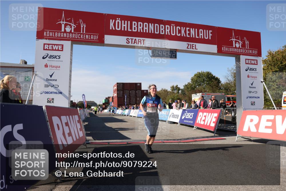 03.10.2025 - Köhlbrandbrückenlauf Lena Gebhardt http://msf.ph/oto/9079224 03.10.2025 13:44:42 Ziel 5696, 5919 meine-sportfotos.de