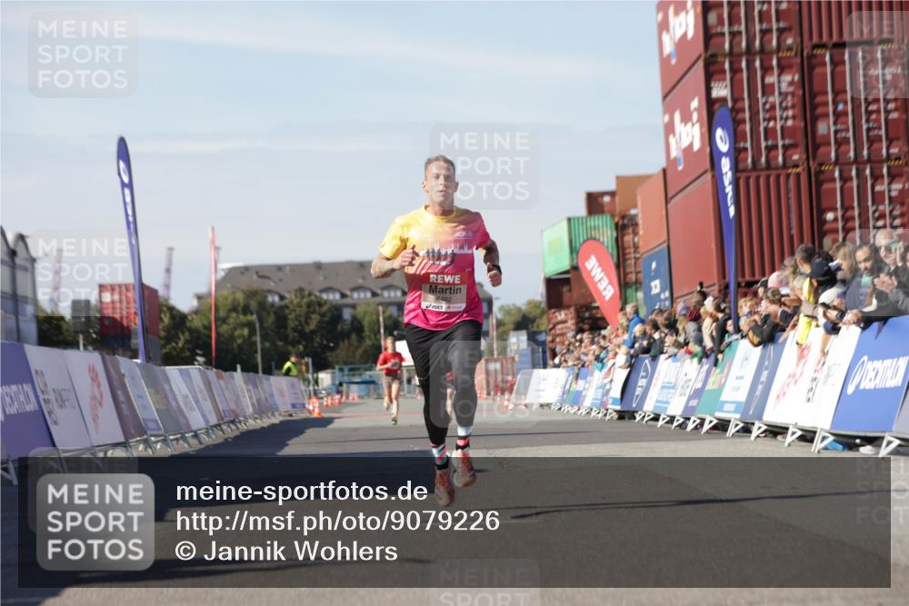 03.10.2025 - Köhlbrandbrückenlauf Jannik Wohlers http://msf.ph/oto/9079226 03.10.2025 12:49:34 Ziel 6482 meine-sportfotos.de