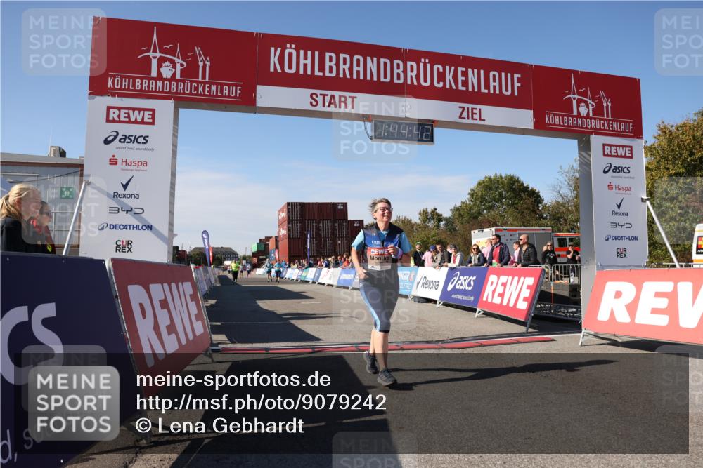 03.10.2025 - Köhlbrandbrückenlauf Lena Gebhardt http://msf.ph/oto/9079242 03.10.2025 13:44:42 Ziel 5696, 5919 meine-sportfotos.de