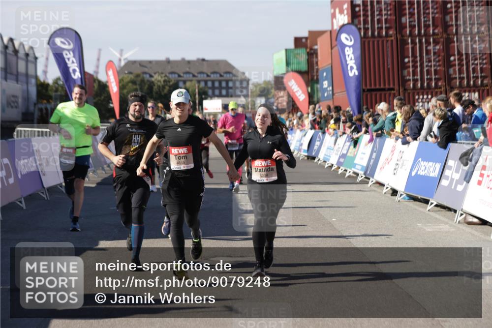 03.10.2025 - Köhlbrandbrückenlauf Jannik Wohlers http://msf.ph/oto/9079248 03.10.2025 13:17:42 Ziel 4012, 4410, 4645, 4679, 4746, 5168, 5339, 5685, 5731, 5732, 5906, 5909, 5917, 6331, 6388, 6485, 6704, 6710 meine-sportfotos.de