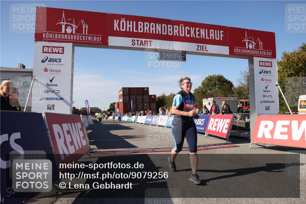03.10.2025 - Köhlbrandbrückenlauf Lena Gebhardt http://msf.ph/oto/9079256 03.10.2025 13:44:43 Ziel 5696, 5919 meine-sportfotos.de