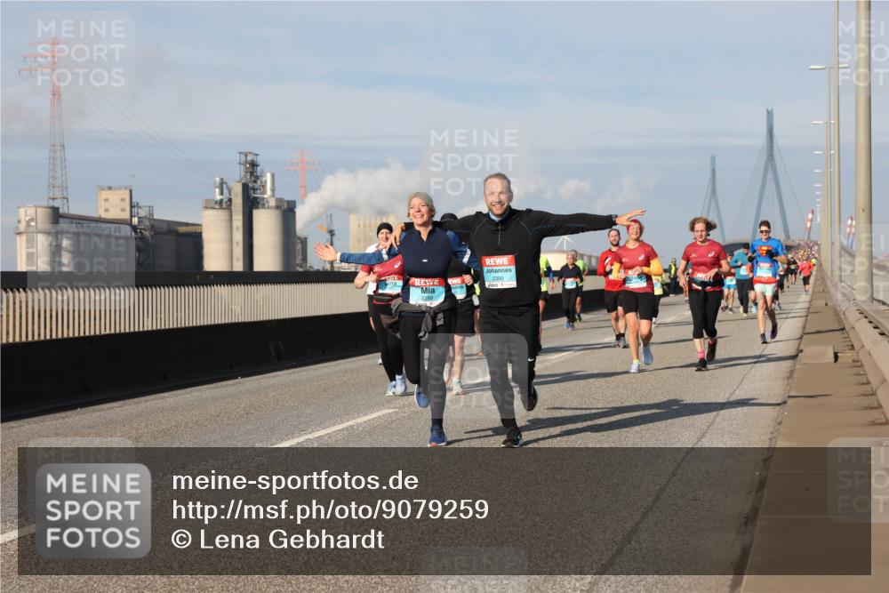 03.10.2025 - Köhlbrandbrückenlauf Lena Gebhardt http://msf.ph/oto/9079259 03.10.2025 10:03:24 Position 2 2298, 2300 meine-sportfotos.de