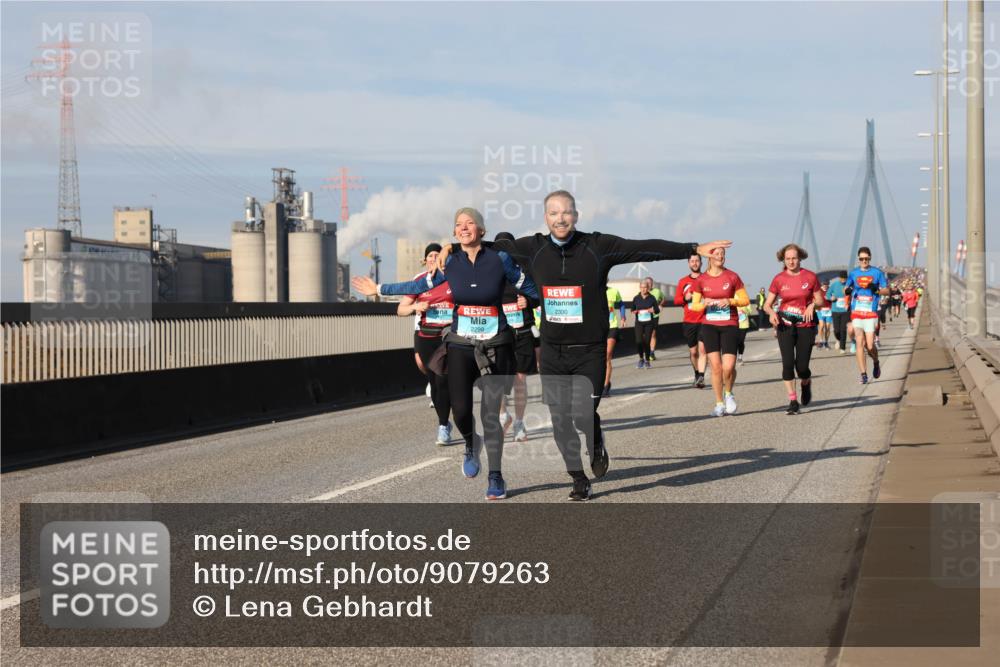 03.10.2025 - Köhlbrandbrückenlauf Lena Gebhardt http://msf.ph/oto/9079263 03.10.2025 10:03:24 Position 2 1133, 1, 2300, 2298 meine-sportfotos.de
