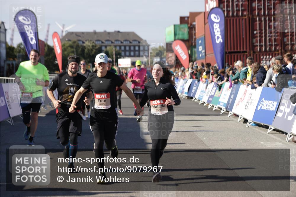 03.10.2025 - Köhlbrandbrückenlauf Jannik Wohlers http://msf.ph/oto/9079267 03.10.2025 13:17:42 Ziel 4012, 4410, 4645, 4679, 4746, 5168, 5339, 5685, 5731, 5732, 5906, 5909, 5917, 6331, 6388, 6485, 6704, 6710 meine-sportfotos.de