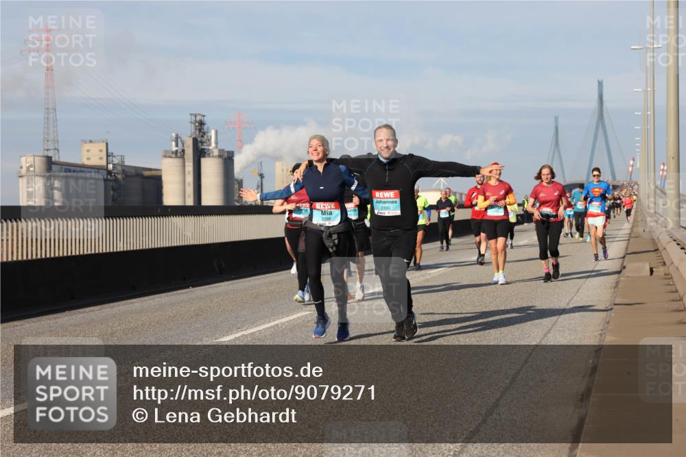03.10.2025 - Köhlbrandbrückenlauf Lena Gebhardt http://msf.ph/oto/9079271 03.10.2025 10:03:24 Position 2 2298, 2300 meine-sportfotos.de